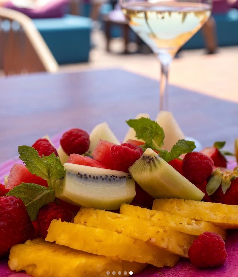 FRUIT PLATTER / PLATO DE FRUTA 